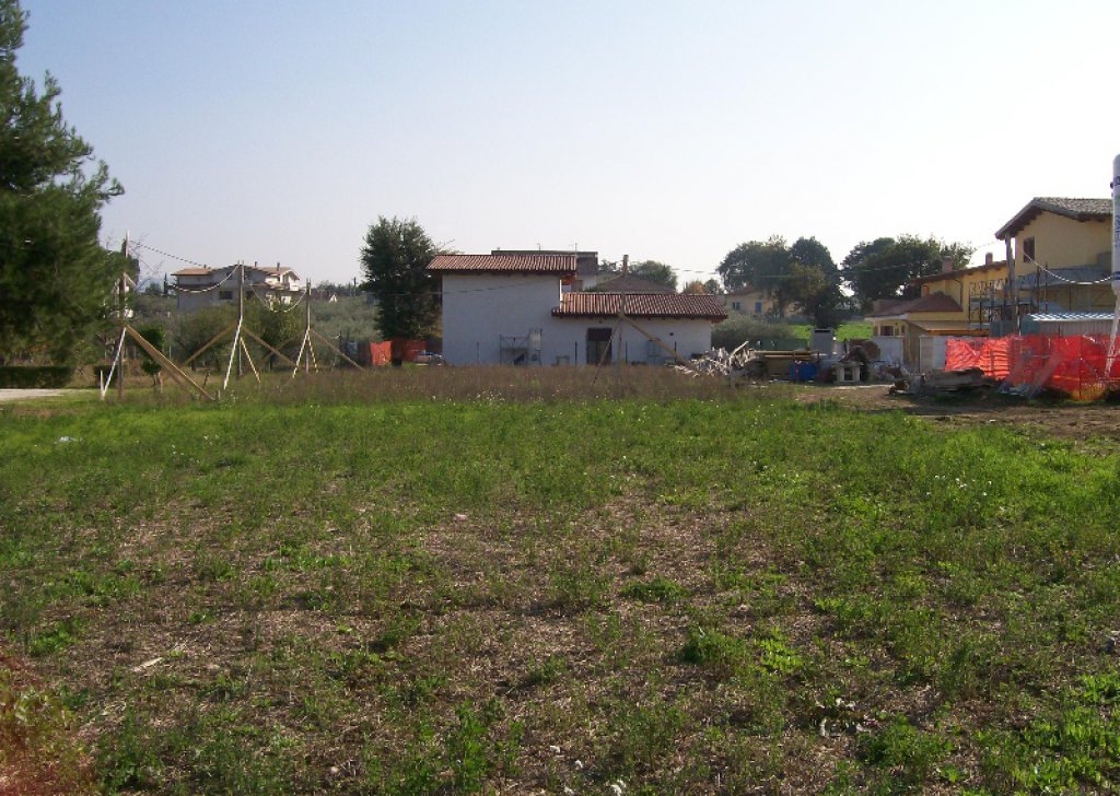 Vendita Terreni Cepagatti - Terreno edificabile con progetto approvato a Cepagatti in C.da S.Agata Località Via Santa Cresimata