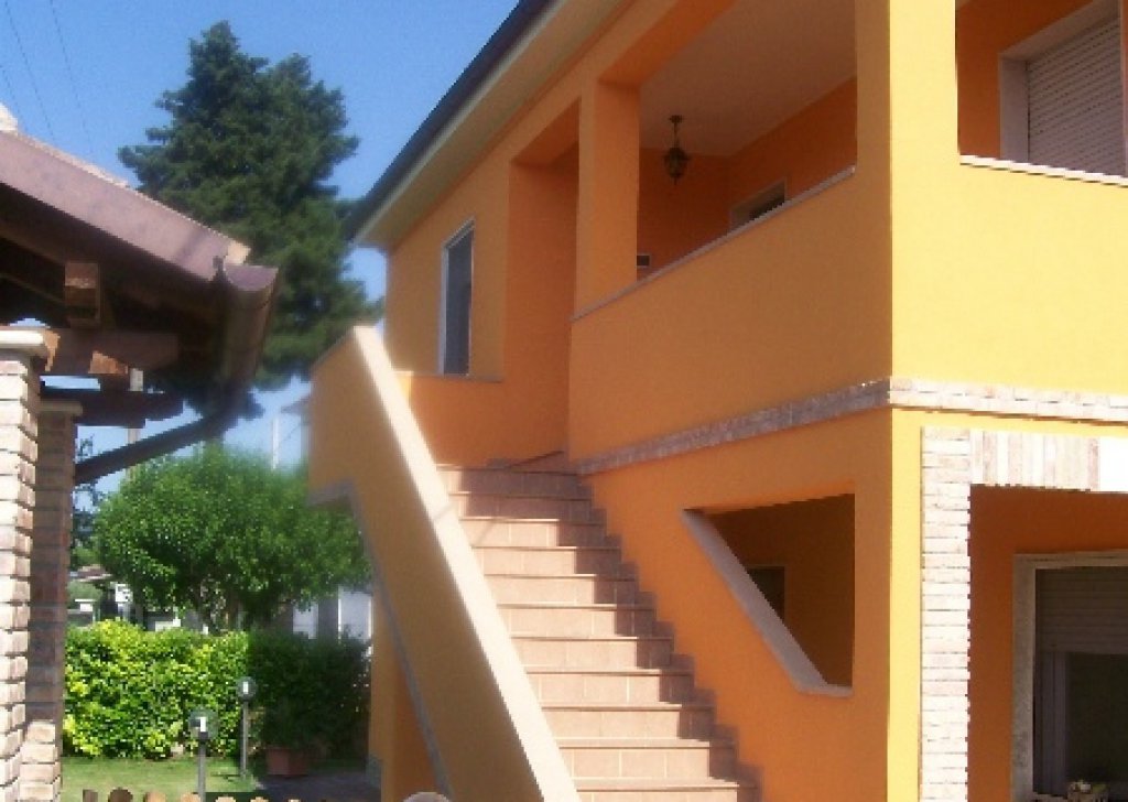 Vendita Villa Cepagatti - Compendio immobiliare: abitazione, dependance, rimesse, tettoie, cortile, giardino,terreno-frutteto  Località Contrada Casoni